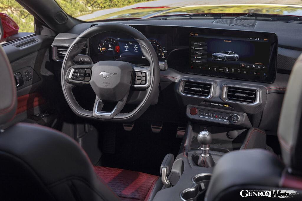 「7代目フォード マスタングがデビュー！ V8と直4の2機種を搭載し、ドリフトが自在な電気サイドブレーキを装備【動画】」の20枚目の画像