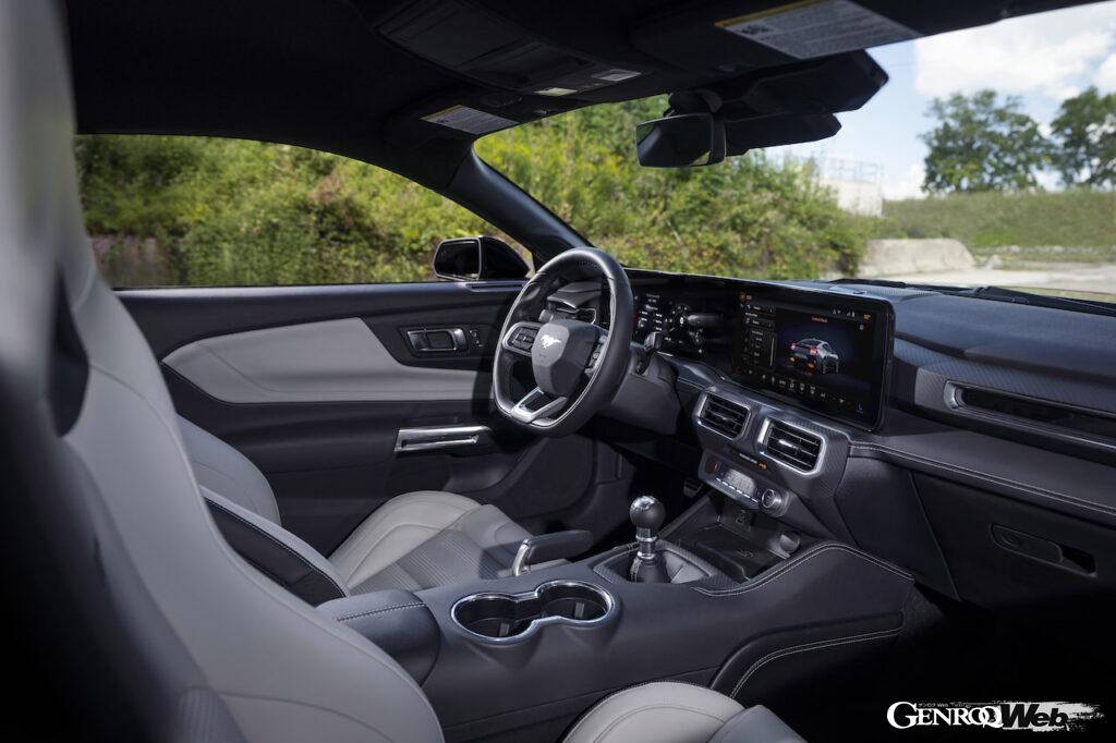 「7代目フォード マスタングがデビュー！ V8と直4の2機種を搭載し、ドリフトが自在な電気サイドブレーキを装備【動画】」の21枚目の画像