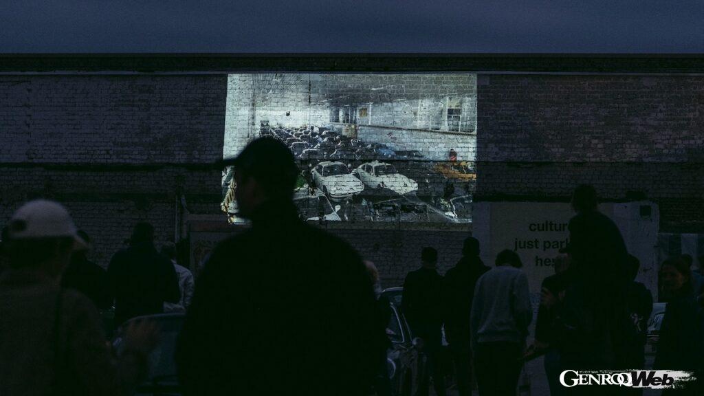 「ザ・ファクトリー」の最後に、ポルシェをテーマにした短編作品『Streetart.Motorsport.Revival』が、工場の壁をスクリーンにして上映された。