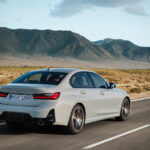 「BMW 3シリーズが内外装を大幅改良し、日本で初認可となるハンズ・オフ機能を搭載！ 圧巻のインストゥルメントパネルに注目」の4枚目の画像ギャラリーへのリンク