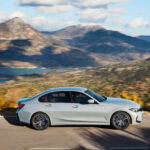 「BMW 3シリーズが内外装を大幅改良し、日本で初認可となるハンズ・オフ機能を搭載！ 圧巻のインストゥルメントパネルに注目」の5枚目の画像ギャラリーへのリンク