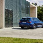 「BMW 3シリーズが内外装を大幅改良し、日本で初認可となるハンズ・オフ機能を搭載！ 圧巻のインストゥルメントパネルに注目」の14枚目の画像ギャラリーへのリンク