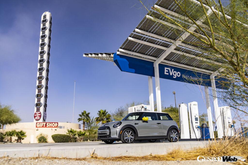 「EVでロサンゼルスからラスベガスまでの450kmを（急速充電を挟みつつ）走破！ フル電動モデル「MINI クーパーSE」の旅」の1枚目の画像