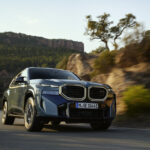 「M1以来となるBMW M社オリジナルデザインの「BMW XM」は1000Nmに達するPHEVシステムを採用【動画】」の19枚目の画像ギャラリーへのリンク