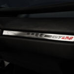 「フォード GT最終生産モデル「LM エディション」20台限定で登場！ ダッシュボードに装飾されたバッジに衝撃の秘話」の5枚目の画像ギャラリーへのリンク