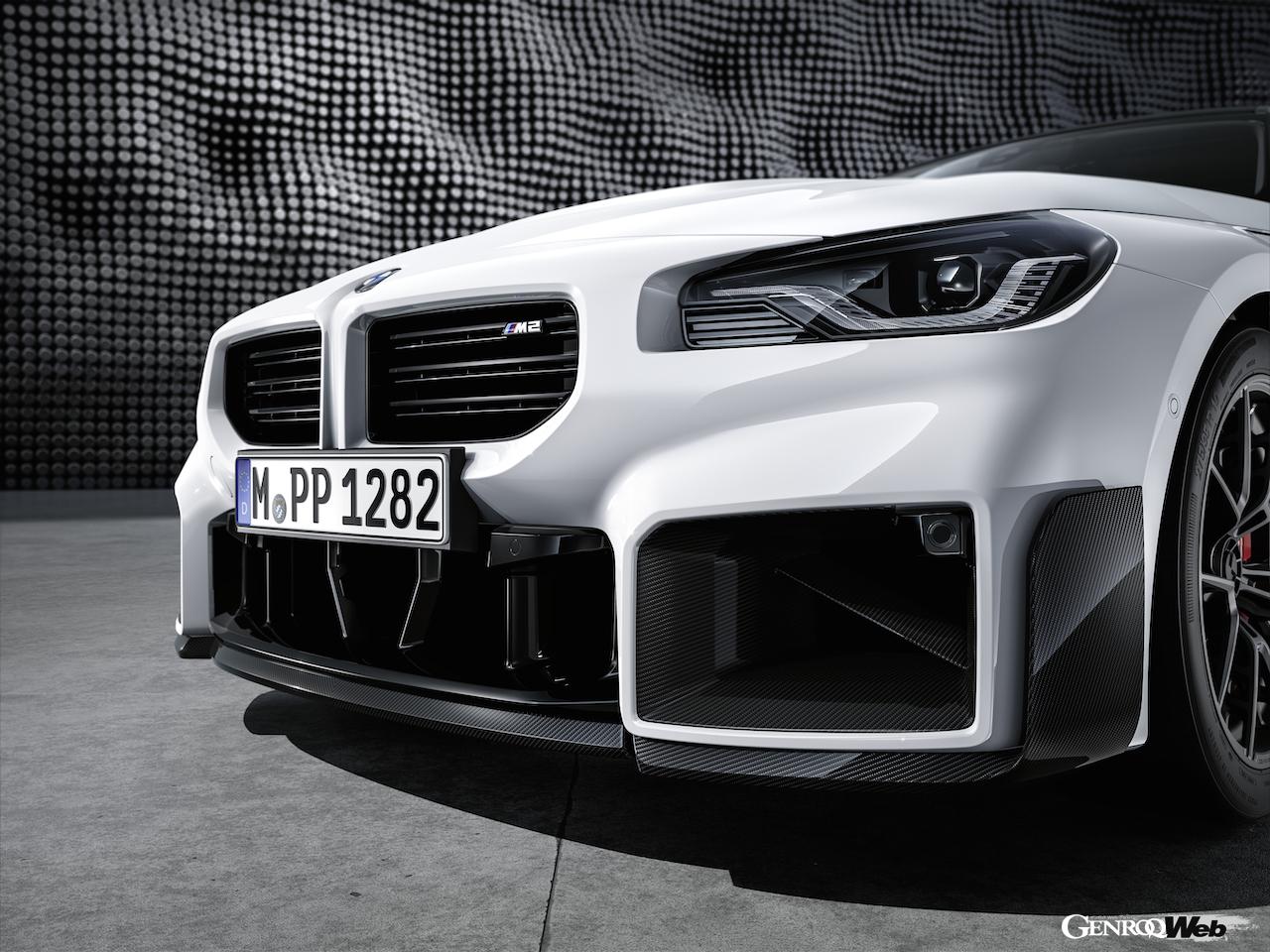 「新型BMW M2を買うなら「Mパフォーマンスパーツ」でスタイリングと性能を強化するべし」の1枚目の画像