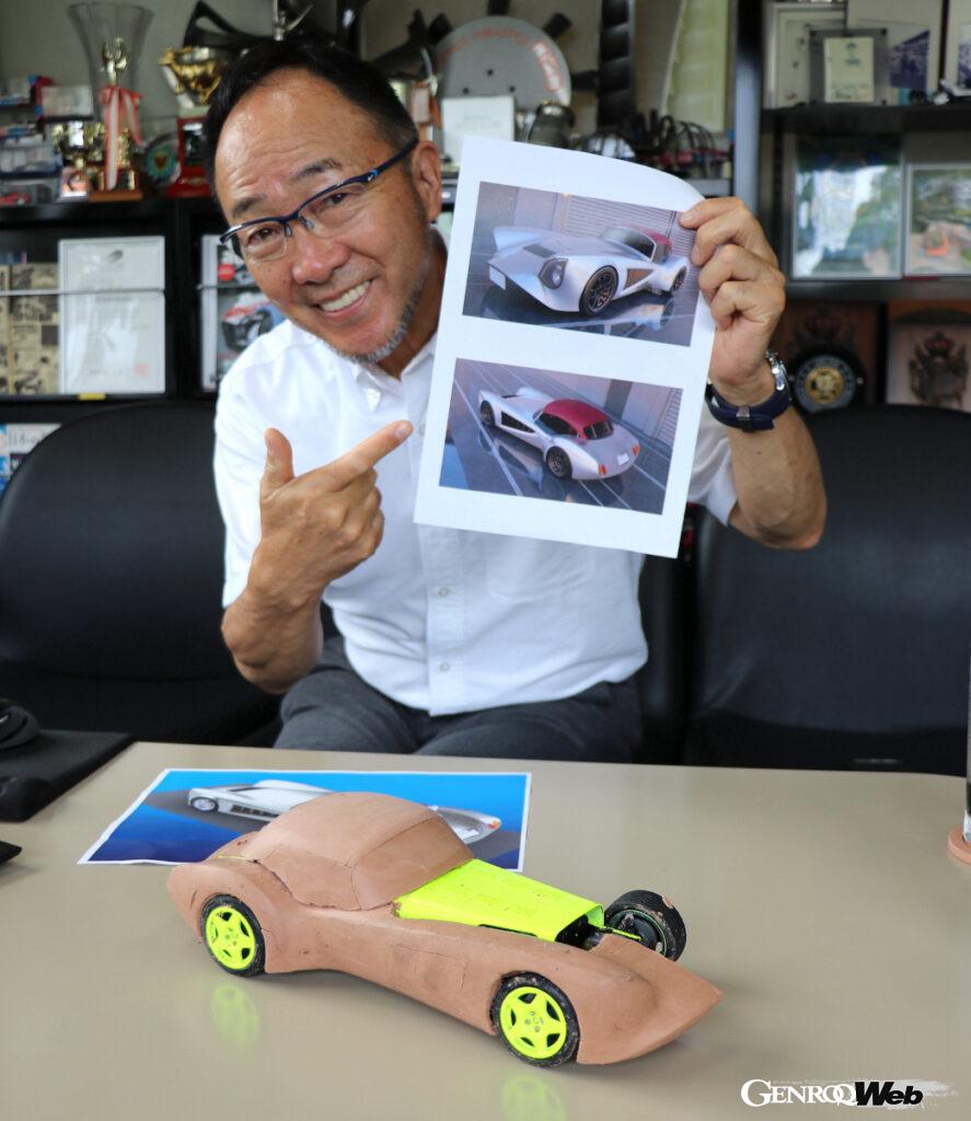 「このように見た目はクラシカルだけど、こうした部分は全部レーシングカーの設計になっているんです」と熱っぽく語るムーンクラフト代表由良拓也氏。