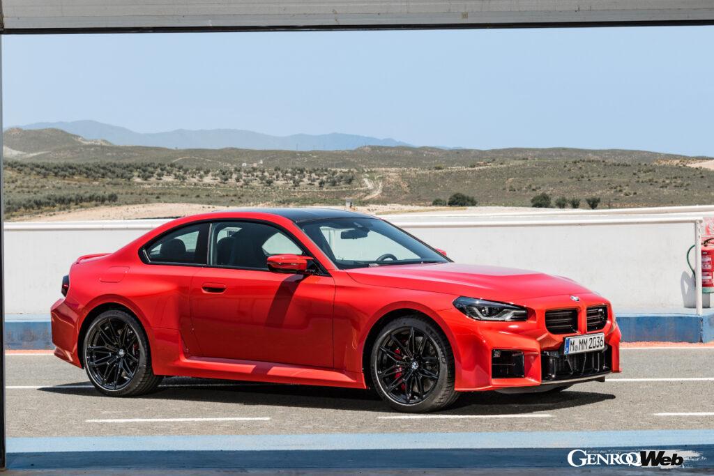 「珠玉の500ps級スポーツクーペBMW M2とM4を同門対決！「サイズは？」「パワーは？」」の11枚目の画像