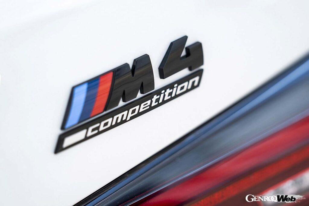 「BMWとMINIによるワンメイクレースでアンバサダーガールを務める2人が“M”の象徴的スポーツカーM4に試乗した」の9枚目の画像
