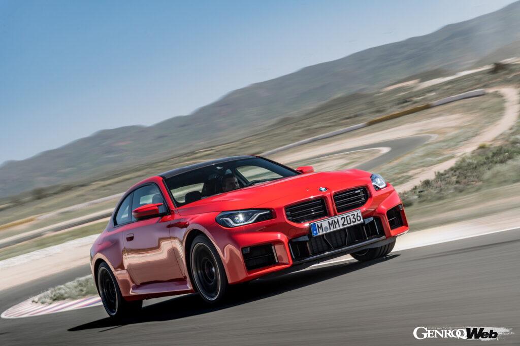 「「BMW M2」を新旧比較して激熱コンパクトスポーツ6年分の進化を考察「新型を待つ？ 旧型でも見劣りしない？」」の3枚目の画像