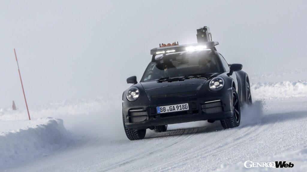 スウェーデンのアリエプローグで寒冷地テストを行う、ポルシェ 911 ダカール。