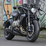 「英国アリエルが5台限定の異形のバイク「エース ブラックエディション」をワールドプレミア」の2枚目の画像ギャラリーへのリンク