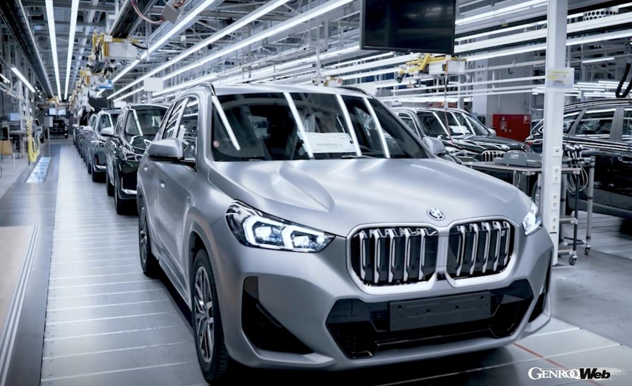 「BMWのフル電動コンパクトSUV「iX1」生産1号車がドイツ・レーゲンスブルク工場でラインオフ」の3枚目の画像