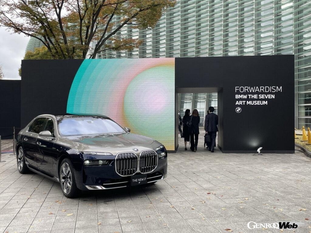 「BMWのフラッグシップサルーン新型「7シリーズ」と新型電動サルーンi7がお披露目！ ラグジュアリーSUVの「X7」もあわせて登場」の1枚目の画像