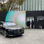 「BMWのフラッグシップサルーン新型「7シリーズ」と新型電動サルーンi7がお披露目！ ラグジュアリーSUVの「X7」もあわせて登場」の1枚目の画像ギャラリーへのリンク