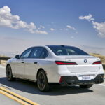 新型BMW 7シリーズ最速試乗でわかった「ラグジュアリークラスで存在感を発揮する快適性能」 - GQW_BMW_7_Series_BMW 760i xDrive Mineral White_016