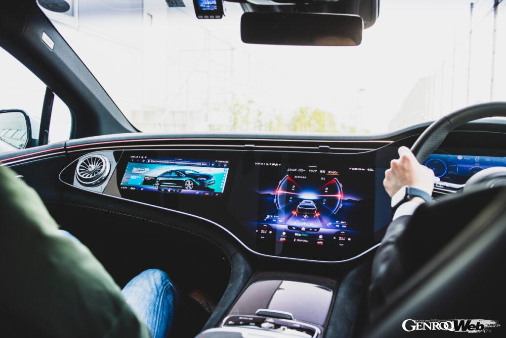 「運転席から助手席まで覆う巨大ディスプレイ「MBUXハイパースクリーン」がもたらす新体験とは？」の2枚目の画像