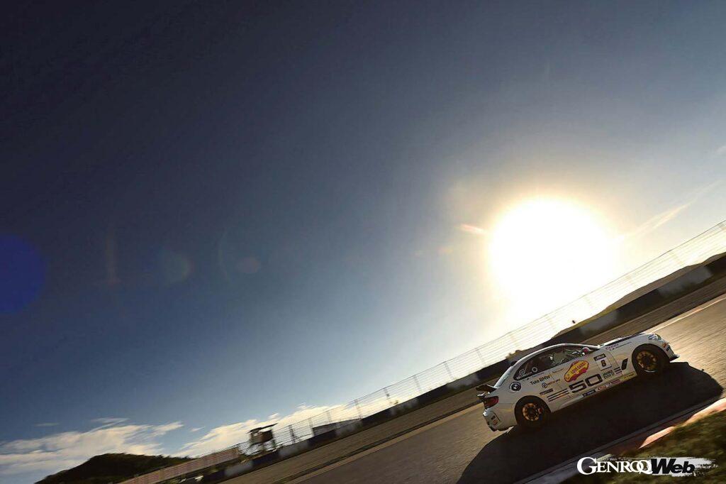 「「BMWに乗っているとイケオジ？」1年間BMWとMINIのレースを応援したアンバサダーガール達の新鮮な目線」の5枚目の画像