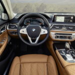 「【BMW 7シリーズ新旧比較】見た目よりも中身が劇的に進化したハイエンドサルーンを徹底比較」の18枚目の画像ギャラリーへのリンク