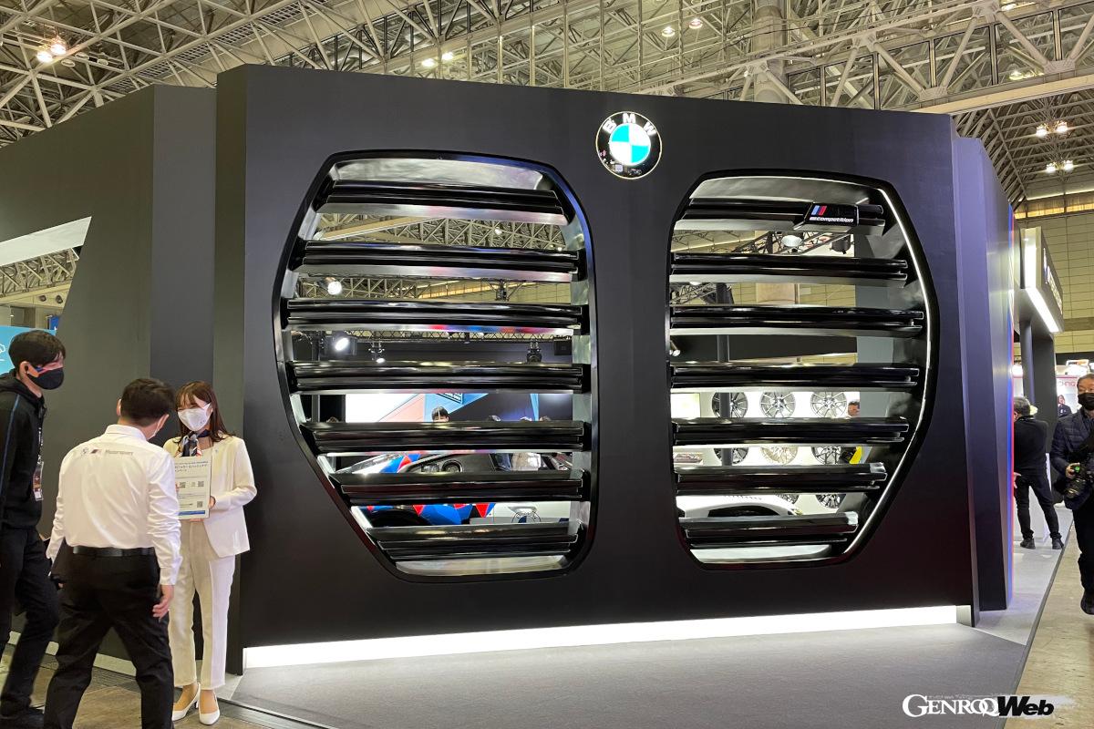 「「Mパフォーマンスパーツの高品質な世界」BMWブースでMパフォーマンスを体感【東京オートサロン2023】」の1枚目の画像