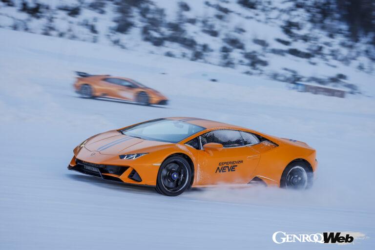 参加者たちは美しいリヴィーニョの氷雪路で、最新ランボルギーニのドライビングを堪能した。
