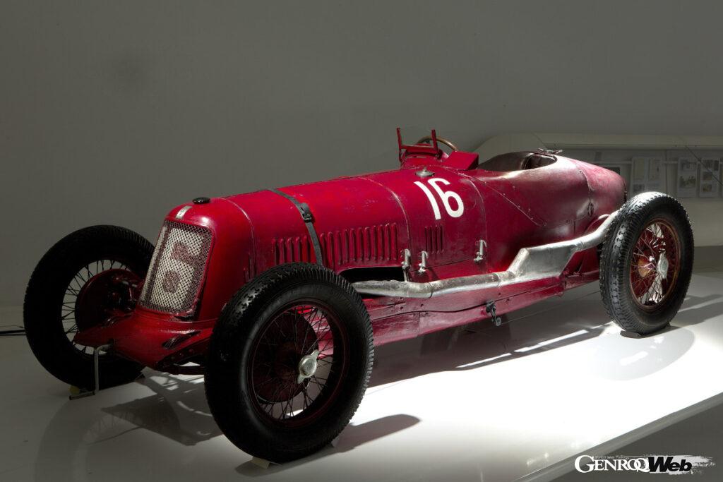 1926年に登場したマセラティの名を冠するレーシングカー、ティーポ26。