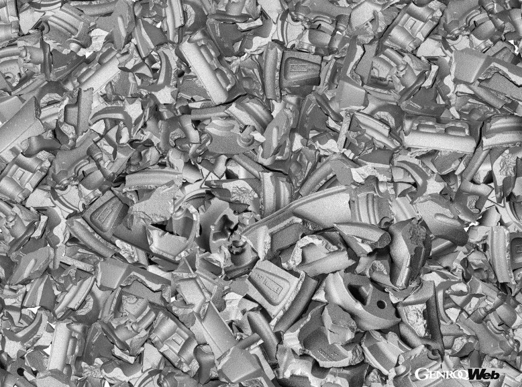 「MINIのBEVオープン「クーパー SE コンバーチブル」が100%リサイクル・アルミ製ホイール採用」の4枚目の画像