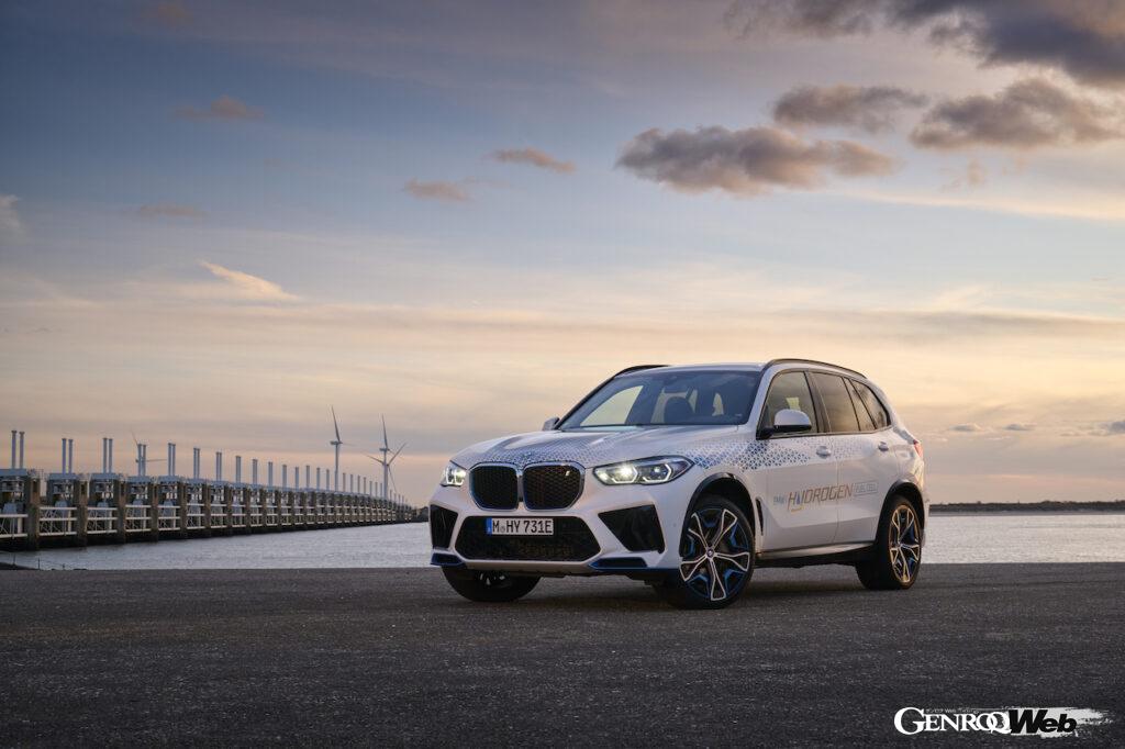 「トヨタとの提携を活かして約100台生産される水素燃料電池車「BMW iX5 ハイドロジェン」とは？【動画】」の1枚目の画像