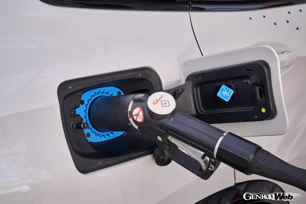 高効率水素燃料電池システムを搭載する「BMW iX5 ハイドロゲン」が、ドイツ・ミュンヘンで少量限定生産される。