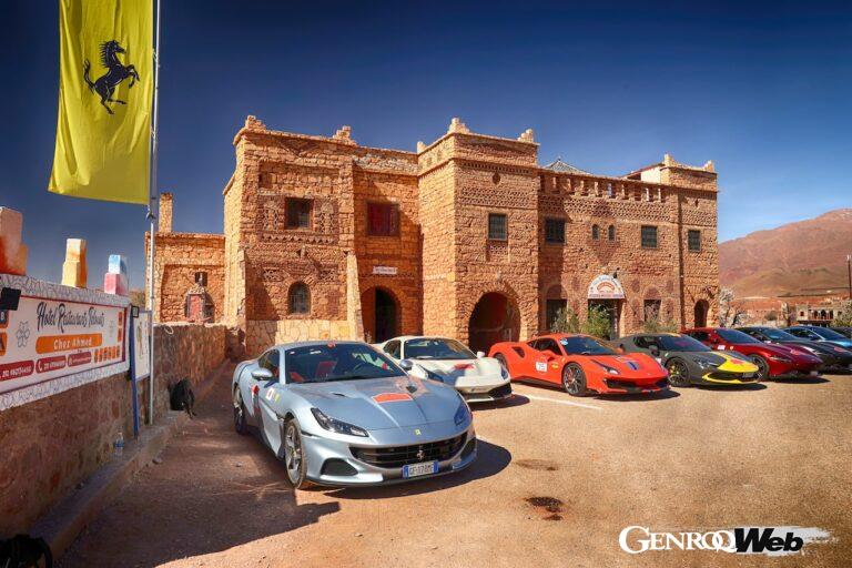 エキゾチックなモロッコの古都マラケシュを起点に、80台のフェラーリが1000km以上を走破した。