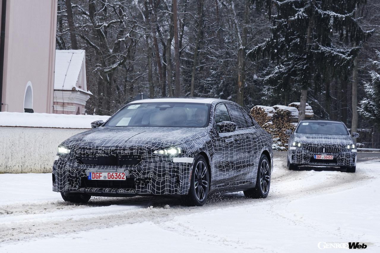 「「寒冷地における不安を払拭できるか？」フル電動モデル「BMW i5 セダン」が北極圏でテスト実施【動画】」の3枚目の画像