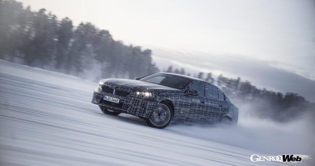 「「寒冷地における不安を払拭できるか？」フル電動モデル「BMW i5 セダン」が北極圏でテスト実施【動画】」の4枚目の画像