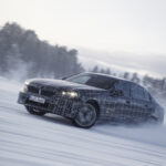 「「寒冷地における不安を払拭できるか？」フル電動モデル「BMW i5 セダン」が北極圏でテスト実施【動画】」の4枚目の画像ギャラリーへのリンク