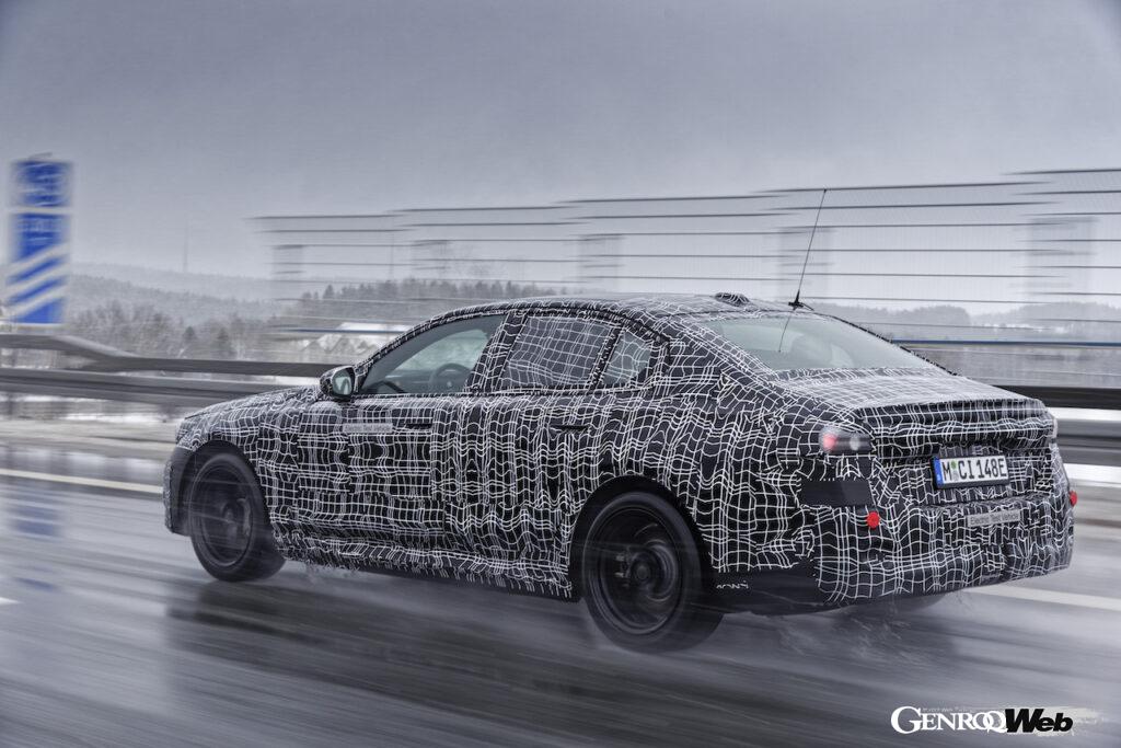 「「寒冷地における不安を払拭できるか？」フル電動モデル「BMW i5 セダン」が北極圏でテスト実施【動画】」の5枚目の画像