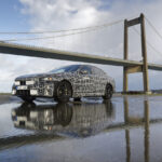 「寒冷地における不安を払拭できるか？」フル電動モデル「BMW i5 セダン」が北極圏でテスト実施【動画】 - BMW i5 Fahrzeugerprobung, Den Nye Lillebaeltsbro