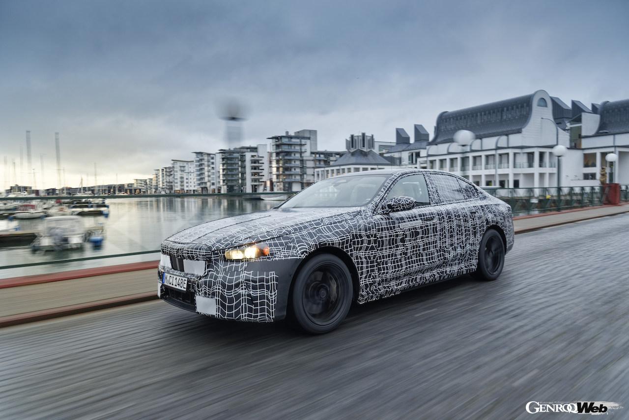 「「寒冷地における不安を払拭できるか？」フル電動モデル「BMW i5 セダン」が北極圏でテスト実施【動画】」の9枚目の画像