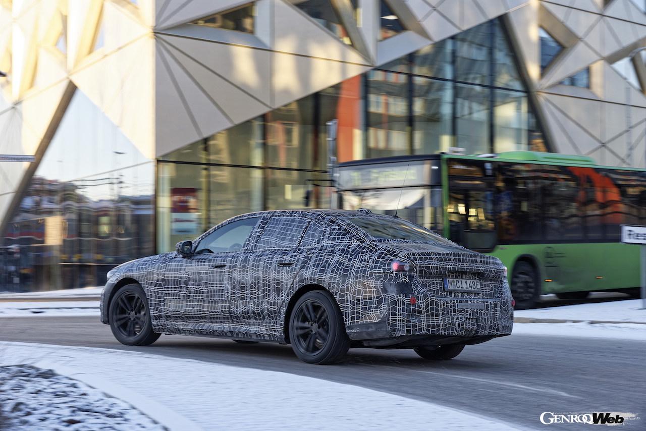 「「寒冷地における不安を払拭できるか？」フル電動モデル「BMW i5 セダン」が北極圏でテスト実施【動画】」の11枚目の画像