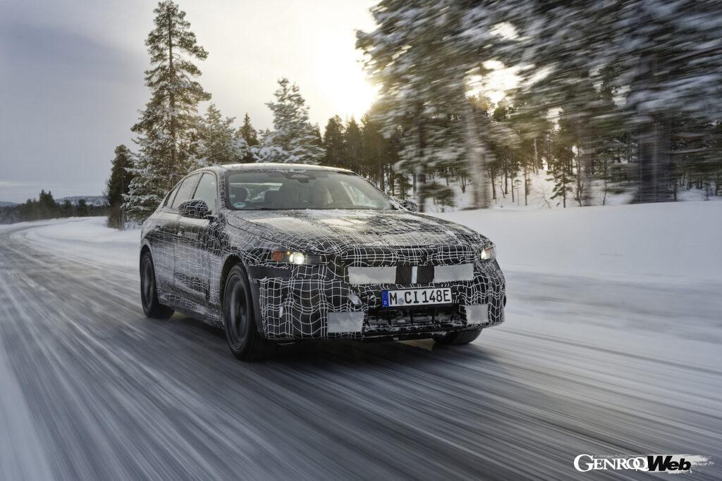 「「寒冷地における不安を払拭できるか？」フル電動モデル「BMW i5 セダン」が北極圏でテスト実施【動画】」の15枚目の画像