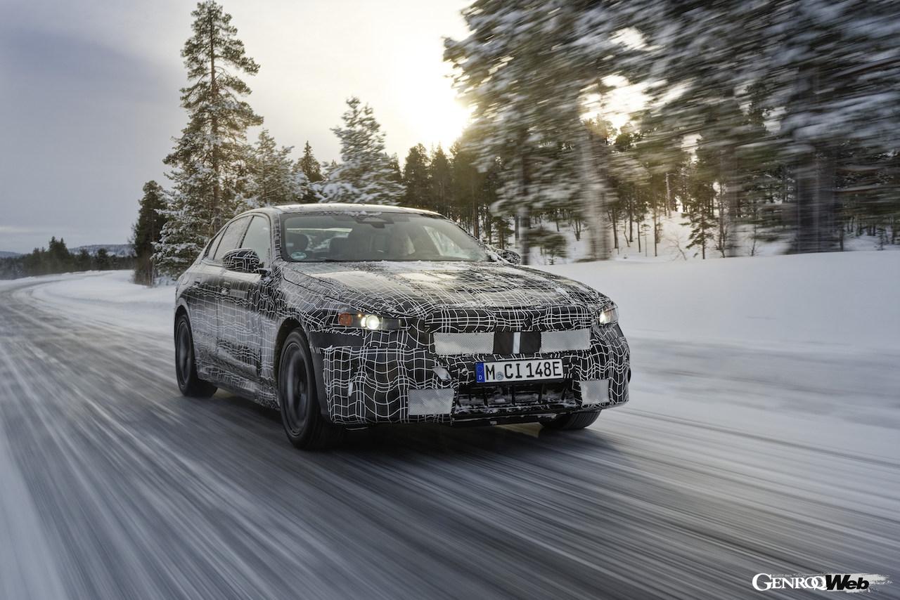 「「寒冷地における不安を払拭できるか？」フル電動モデル「BMW i5 セダン」が北極圏でテスト実施【動画】」の15枚目の画像