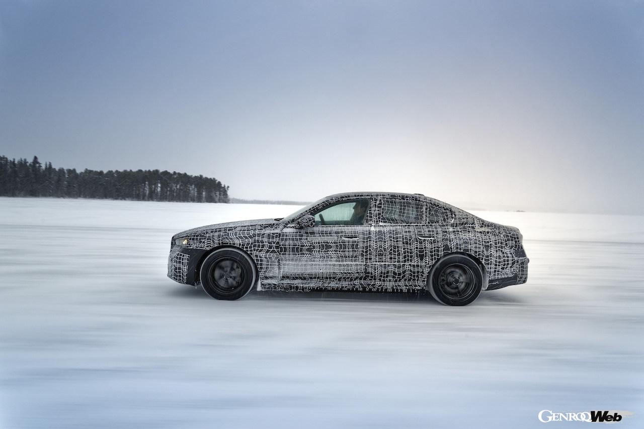 「「寒冷地における不安を払拭できるか？」フル電動モデル「BMW i5 セダン」が北極圏でテスト実施【動画】」の16枚目の画像