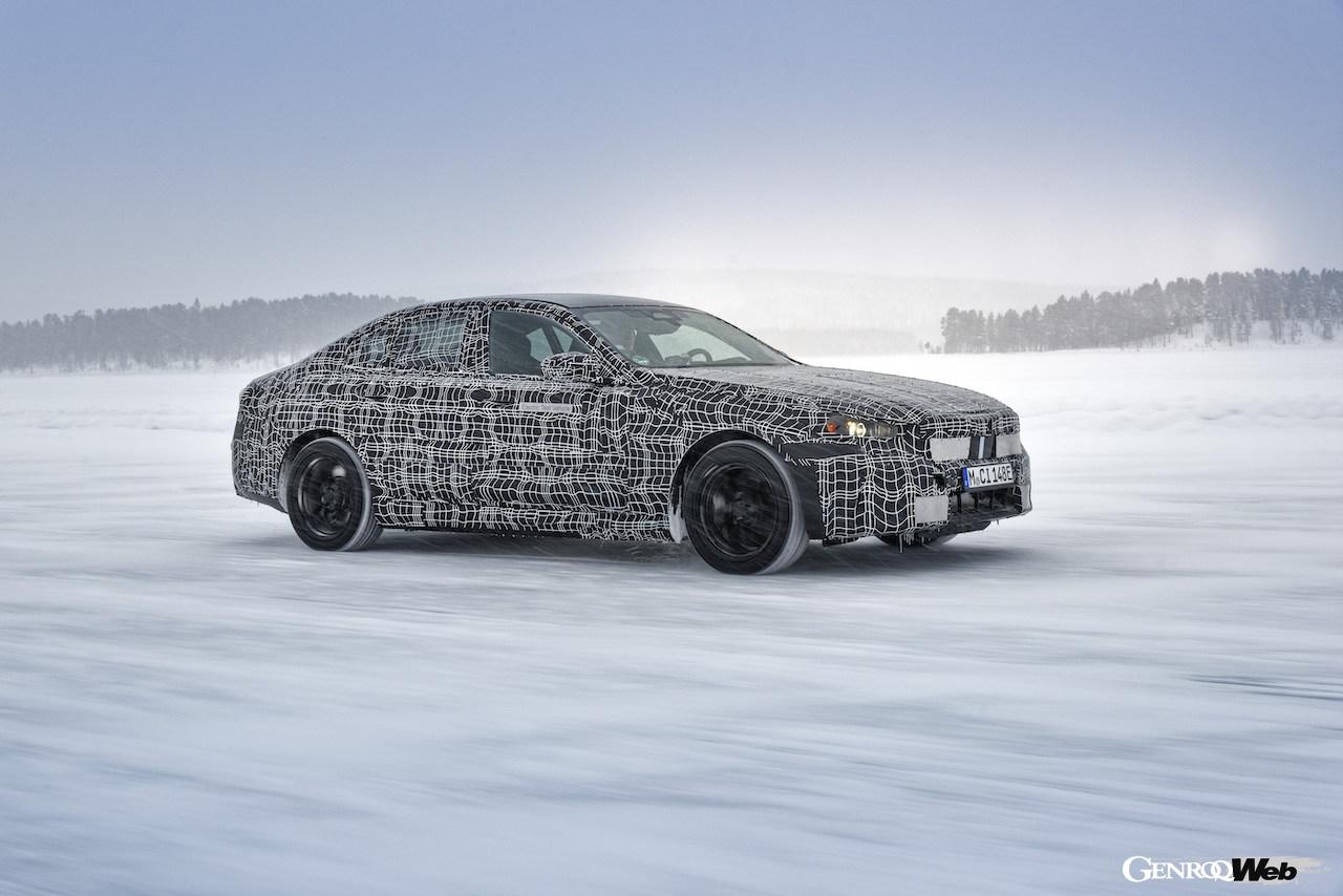 「「寒冷地における不安を払拭できるか？」フル電動モデル「BMW i5 セダン」が北極圏でテスト実施【動画】」の17枚目の画像