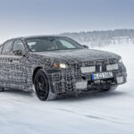 「「寒冷地における不安を払拭できるか？」フル電動モデル「BMW i5 セダン」が北極圏でテスト実施【動画】」の18枚目の画像ギャラリーへのリンク