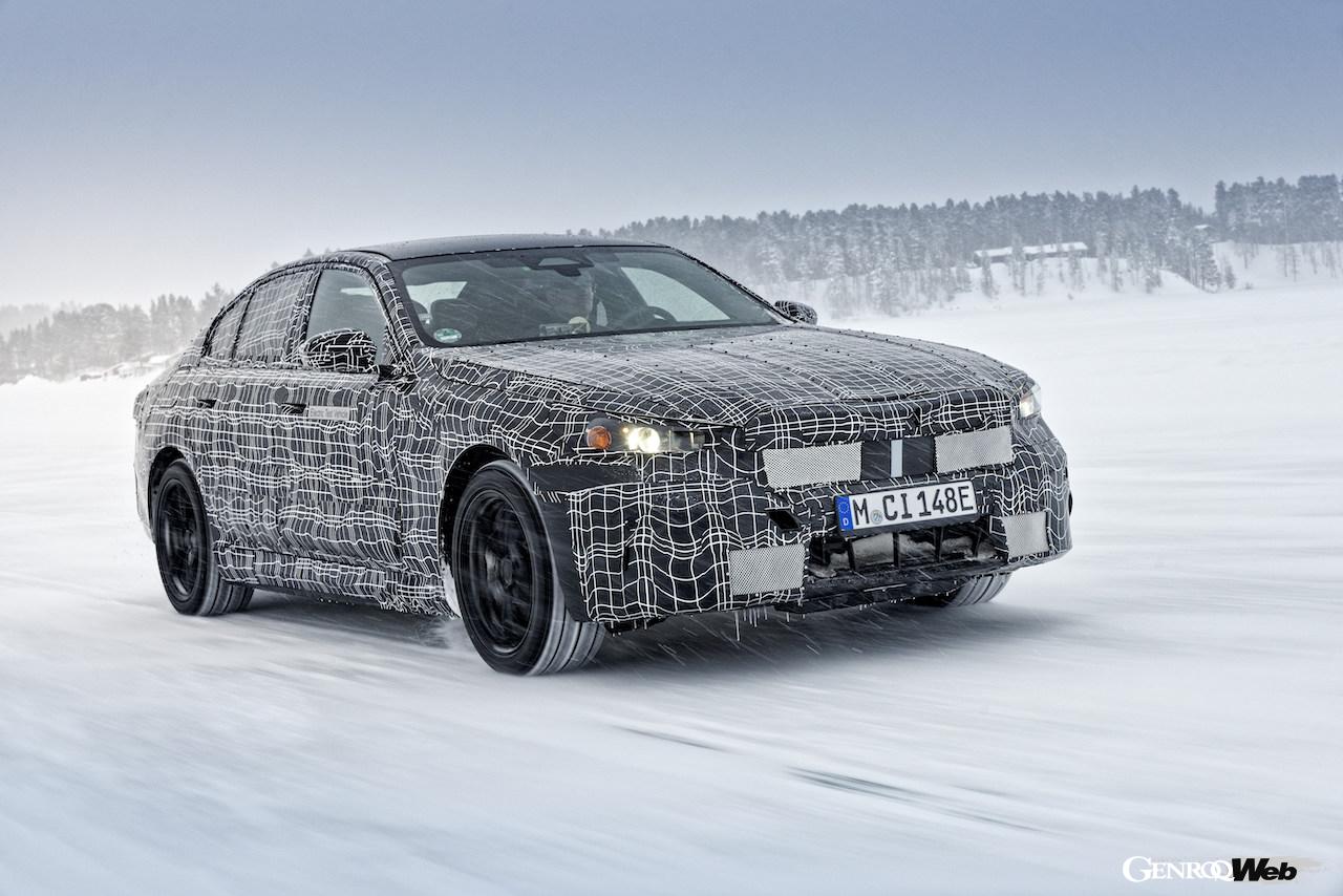 「「寒冷地における不安を払拭できるか？」フル電動モデル「BMW i5 セダン」が北極圏でテスト実施【動画】」の18枚目の画像