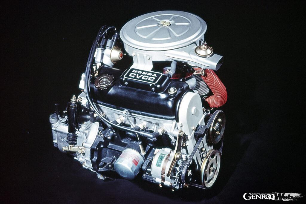 1975年当時、世界一厳しいマスキー法排出ガス規制にあわせ、アメリカ市場で好評のシビックに搭載されたCVCCエンジン。