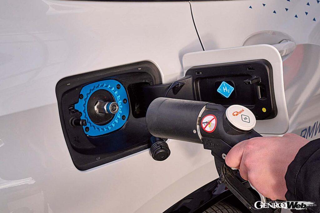 「EV同様に注目の水素燃料電池車「BMW iX5 ハイドロジェン」に試乗してわかった意外な才能」の5枚目の画像