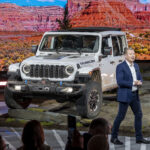 2024年モデル「ジープ ラングラー」がデビュー「ウインチを標準装備して内外装もアップデート」【動画】 - 20230407_Jeep_Wrangler_6_5346