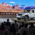 2024年モデル「ジープ ラングラー」がデビュー「ウインチを標準装備して内外装もアップデート」【動画】 - 20230407_Jeep_Wrangler_6_5374