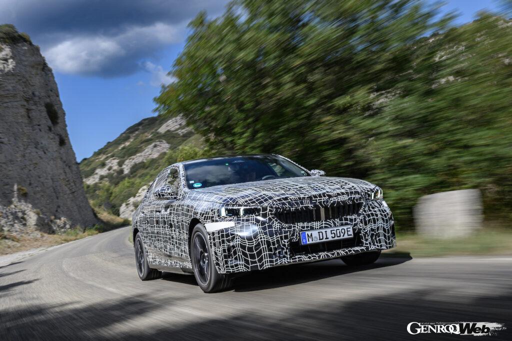 「まもなく登場する8代目BMW5シリーズのBEV版「i5」は「視線で車線変更できる」自動運転機能を装備」の3枚目の画像