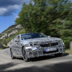 まもなく登場する8代目BMW5シリーズのBEV版「i5」は「視線で車線変更できる」自動運転機能を装備 - 20230428_46_highRes_testing-the-new-bmw-