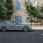 まもなく登場する8代目BMW5シリーズのBEV版「i5」は「視線で車線変更できる」自動運転機能を装備 - 20230428_52_highRes_testing-the-new-bmw-